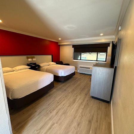 Ramada By Wyndham Torrance Hotel Екстериор снимка