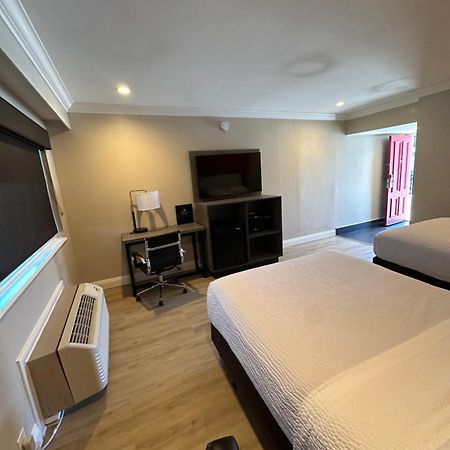 Ramada By Wyndham Torrance Hotel Екстериор снимка