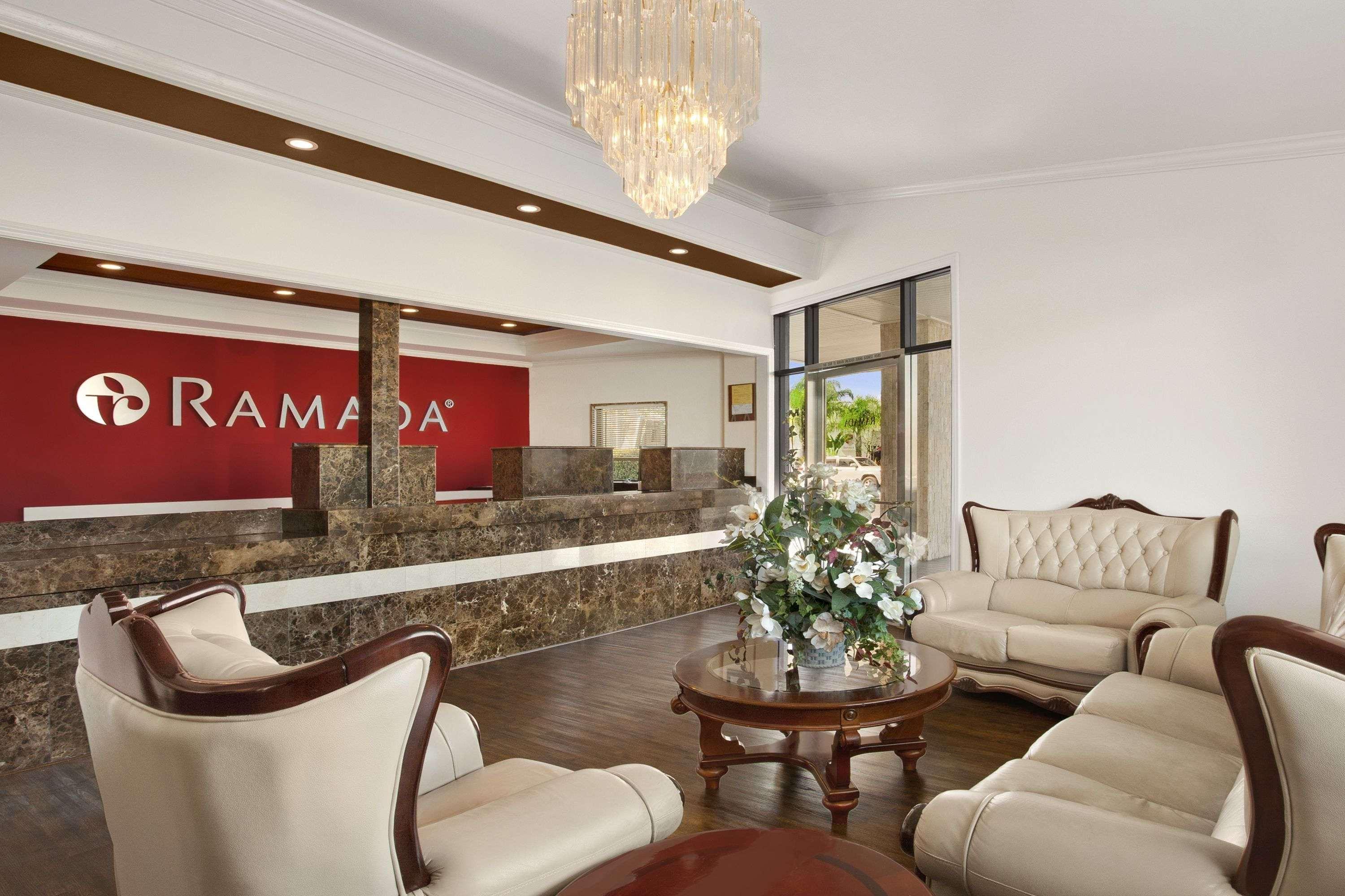 Ramada By Wyndham Torrance Hotel Екстериор снимка