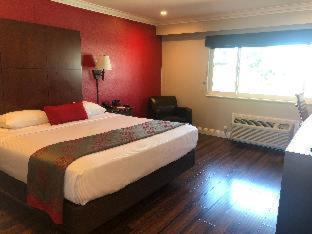 Ramada By Wyndham Torrance Hotel Стая снимка