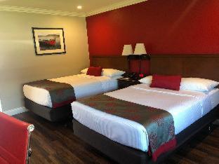 Ramada By Wyndham Torrance Hotel Стая снимка
