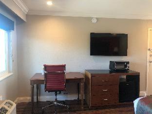 Ramada By Wyndham Torrance Hotel Стая снимка