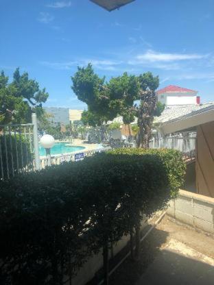 Ramada By Wyndham Torrance Hotel Стая снимка