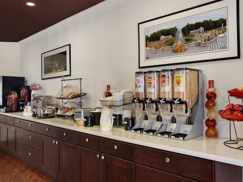 Ramada By Wyndham Torrance Hotel Екстериор снимка