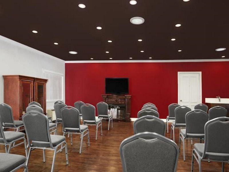 Ramada By Wyndham Torrance Hotel Екстериор снимка